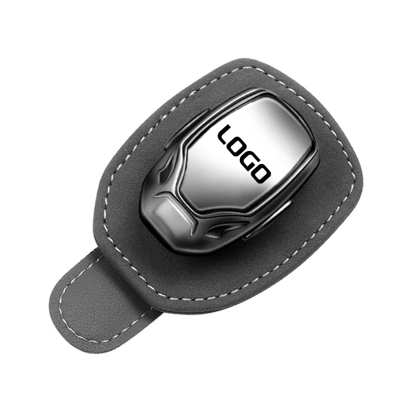 Clip multifunzionale in pelle scamosciata per occhiali con il logo della tua auto